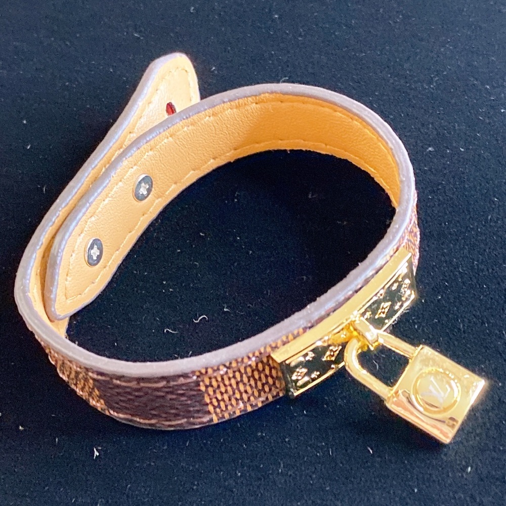 Brown C a r o w/ Gold Lock